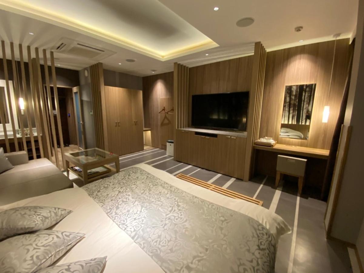 ホテル ポルト 男塾ホテルグループ (Adults Only) Himeji Bagian luar foto